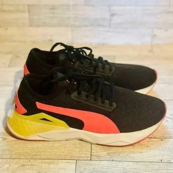 Puma women’s black sneakers - Picture 1 of 8